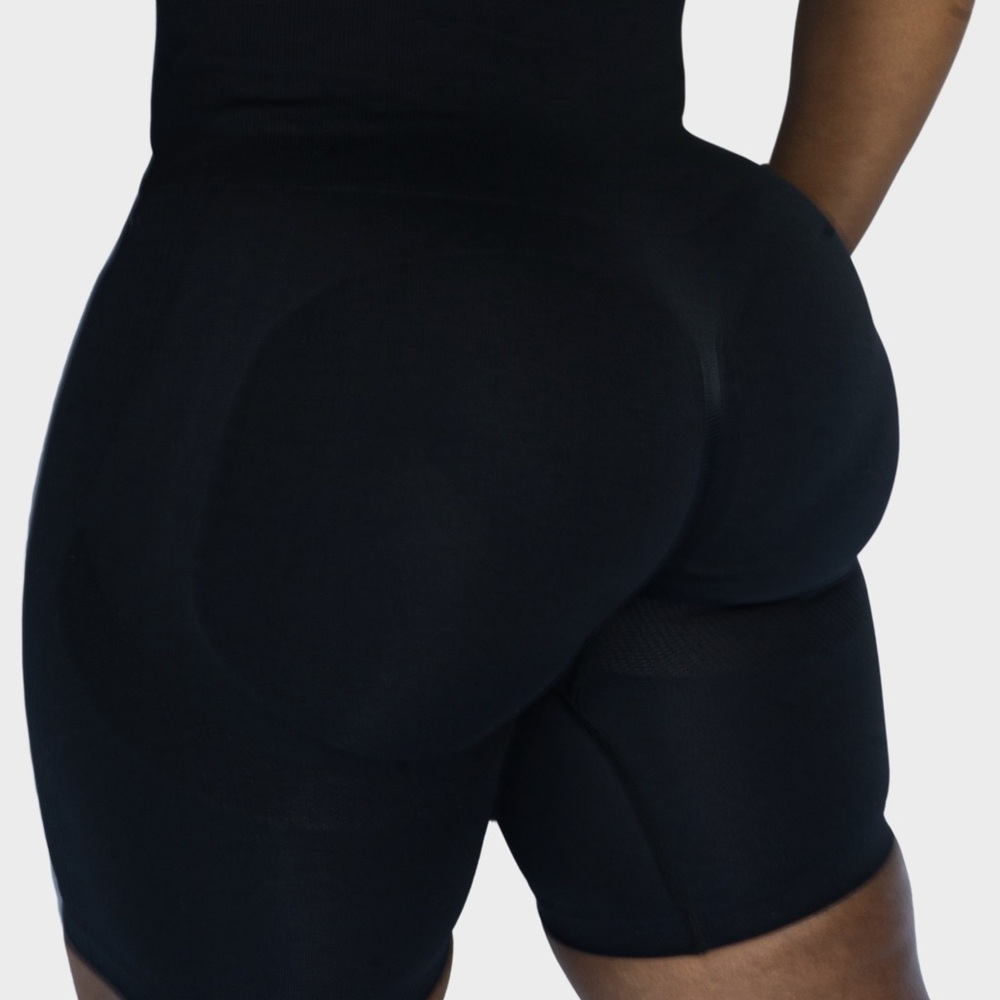 NWT Cake Body Stallion Scrunch Booty Biker Shorts